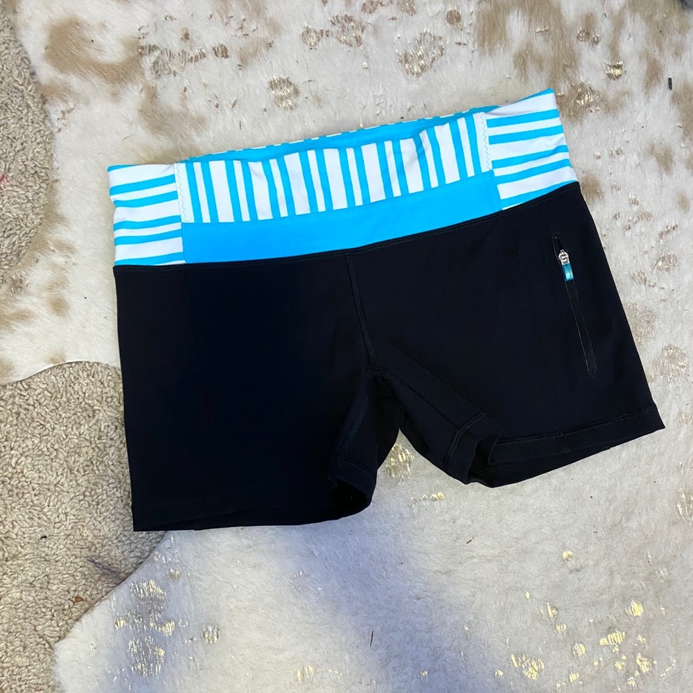 Lululemon Athletica blue waist black Wunder Shorts